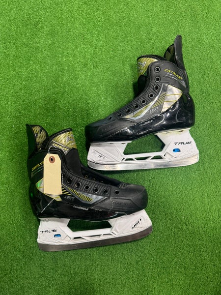 Intermediate True Catalyst 7 Hockey Skates Regular Width Size 4.5 (Used)