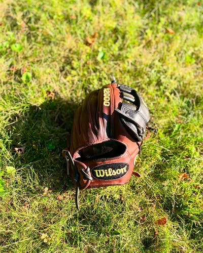 Wilson RH A2000 Baseball Glove 11.25" (Used)