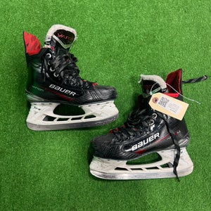 Intermediate Bauer Vapor X4 Hockey Skates Regular Width Size 5 (Used)