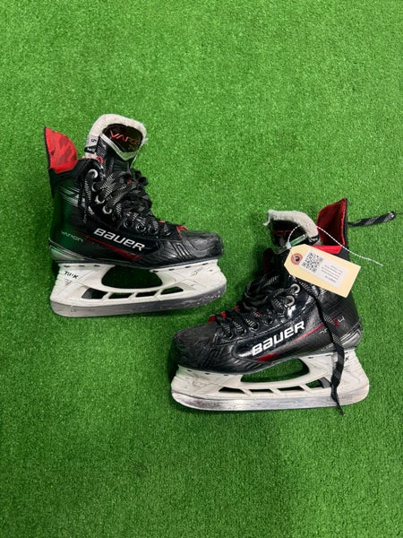 Intermediate Bauer Vapor X4 Hockey Skates Regular Width Size 5 (Used)