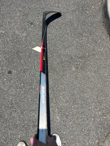 Youth Bauer Vapor Hyperlite Hockey Stick Left Hand (Used)