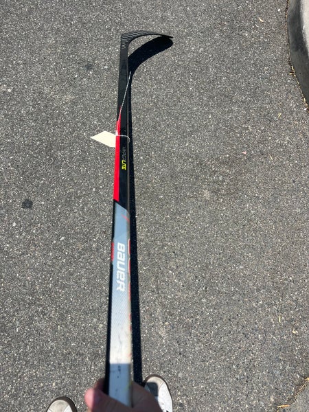 Youth Bauer Vapor Hyperlite Hockey Stick Left Hand (Used)