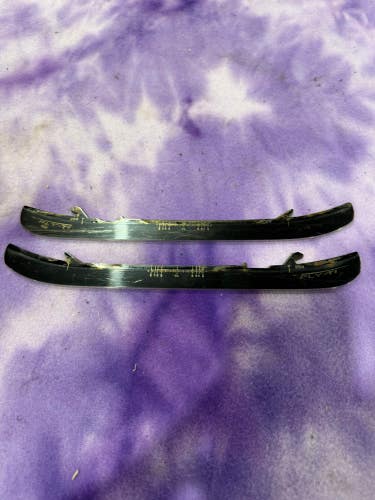Bauer Fly-Ti Holders, Runners, & Replacement Steel Blades 254 mm (Used)