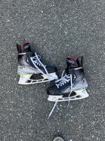 2021 Bauer Vapor Hyperlite Hockey Skates  Pro Stock 8.5 (Used)