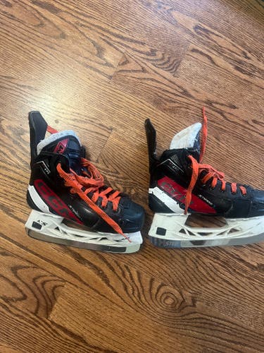 CCM JetSpeed FT670 Hockey Skates Regular Width Size 1.5 (Used) with Step Steel