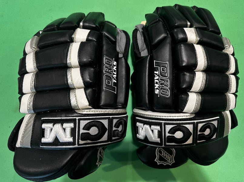 Black Senior CCM 852 tacks Gloves 14" Digital Palm Leather Overlay (Used)