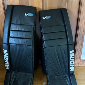 28"  2022 Vaughn Velocity V9 Goalie Leg Pads (Used)