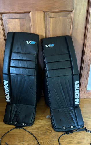 28"  2022 Vaughn Velocity V9 Goalie Leg Pads (Used)