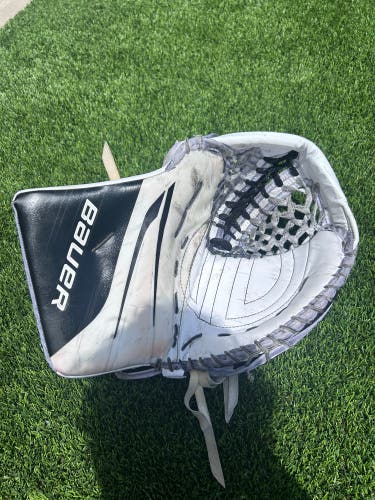 Used 580 Bauer Hyper2lite Glove