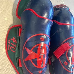 CCM 410 shin pads 15.5”