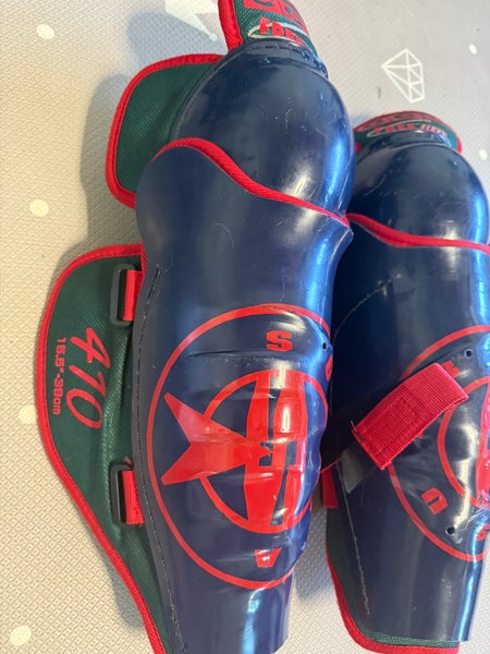 CCM 410 shin pads 15.5”