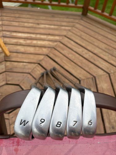 Men's 2022 Top Flite Tour Right Handed Iron Set 5 Pieces (Used)