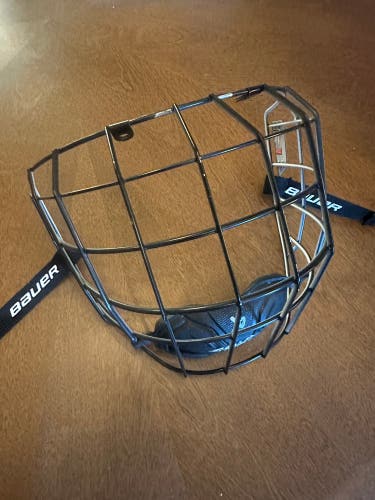Medium Oreo Bauer Full Cage (Used)