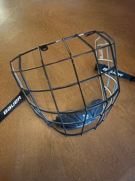 Medium Oreo Bauer Full Cage (Used)