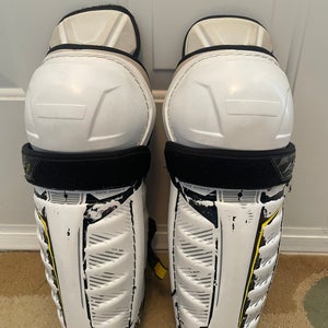 Junior CCM super tacks AS1 shin Pads, 12”