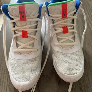 White Kids Youth  Under Armour Cleats (Used)
