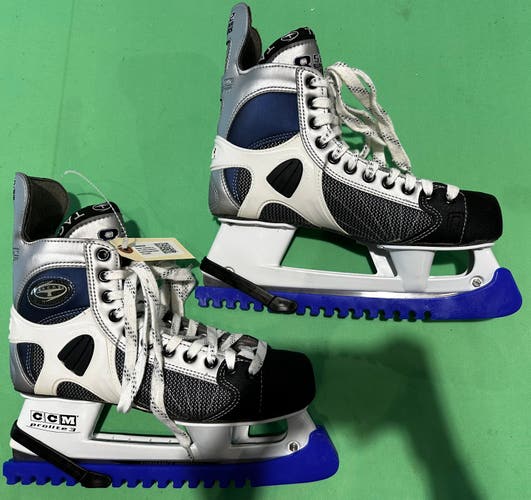 Senior CCM 852 Super Tacks Hockey Skates Regular Width 10 (Used)