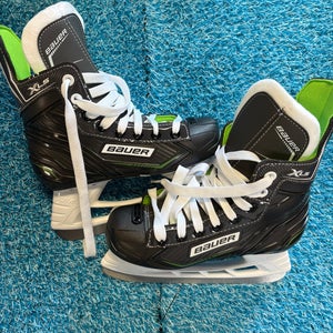 Junior Bauer XLS Hockey Skates Regular Width Size 2 (New)