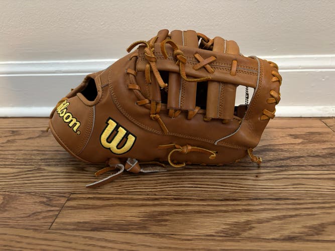 Wilson A2000 1679 Right Hand Throw First Base Baseball Glove Day 12.5"