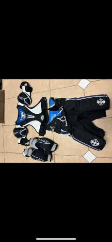 Junior large hockey equipment