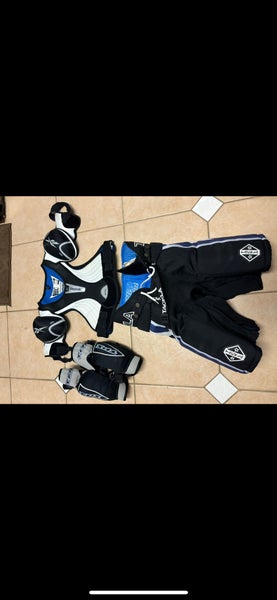 Junior large hockey equipment