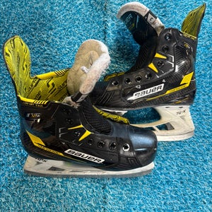 Junior Bauer Supreme M4 Hockey Skates Regular Width Size 3 (Used)
