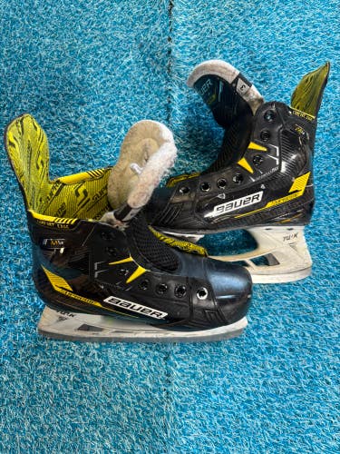 Junior Bauer Supreme M4 Hockey Skates Regular Width Size 3 (Used)