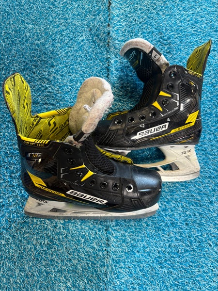 Junior Bauer Supreme M4 Hockey Skates Regular Width Size 3 (Used)