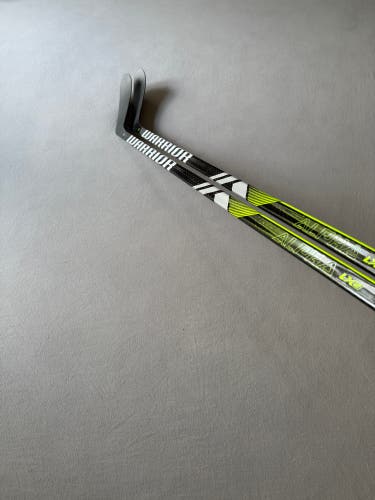 *2 Pack* of New Senior Warrior Alpha LX2 Right Hand Hockey Sticks 85 Flex W28