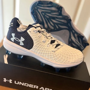 New under armor cleats ! Softball Women’s Size 6