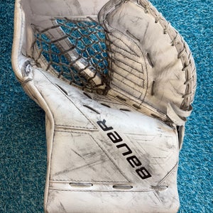 White Senior Bauer M5 Pro Goalie Glove Regular (Used)