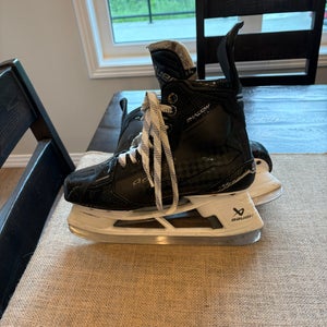 Bauer Supreme Shadow Hockey Skates Regular Width   8 (Used)