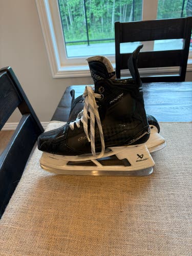 Bauer Supreme Shadow Hockey Skates Regular Width 8 (Used)