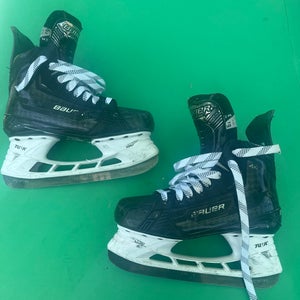 Intermediate Bauer Supreme Mach Hockey Skates Size 5.5