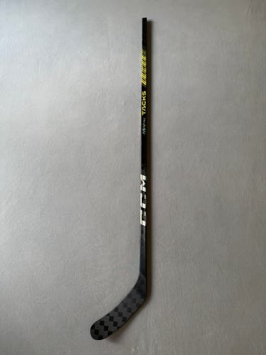 New Senior CCM RibCor Trigger 9 Pro (AS-VI Pro Dress) 85 Flex P28M Pro Stock RH Hockey Stick