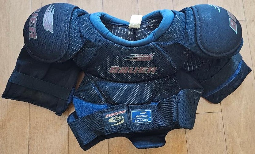 Senior Bauer Supreme 3000 Shoulder Pads Senior Medium/Large (Used)