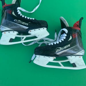 Senior Bauer Vapor X5 Pro Hockey Skates 7 (Used)