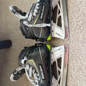 Bauer Elite Hockey Goalie Skates Size 2 (Used)