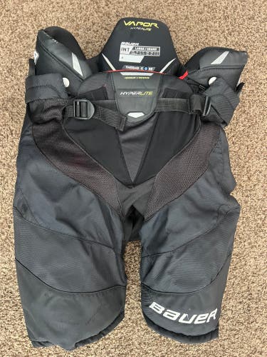 Large Intermediate Bauer Vapor Hyperlite Hockey Pants (Used)
