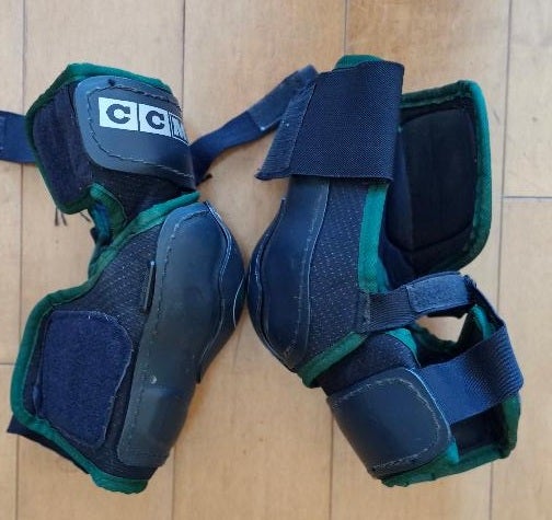 CCM EP420 Elbow Pads. Size Senior Medium (Used)