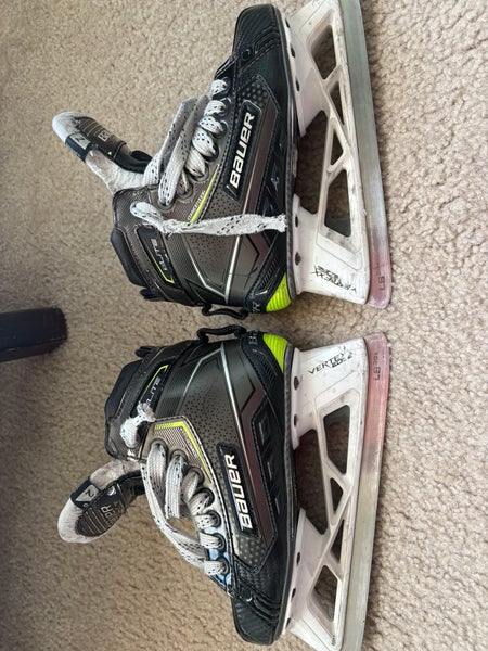 Bauer Elite Hockey Goalie Skates Size 2 (Used)