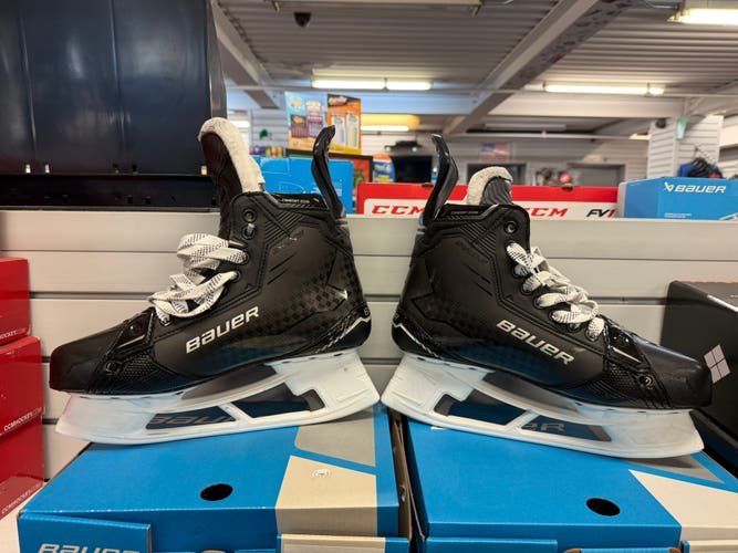 Bauer Supreme Shadow Hockey Skates Regular Width 9.5 (Used)
