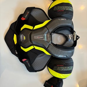 Junior Medium Bauer Vapor 3X Pro Shoulder Pads (Used)