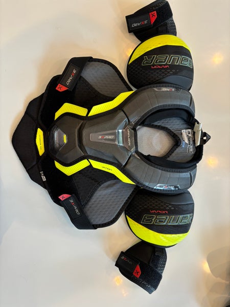 Junior Medium Bauer Vapor 3X Pro Shoulder Pads (Used)
