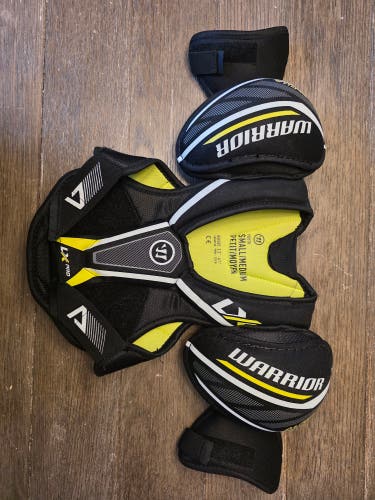 Small / Medium Junior Warrior ALPHA LX PRO Shoulder Pads (Used)