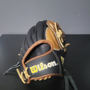 2025 Wilson RH Outfield A2000 1799 Baseball Glove 12.75" (New)