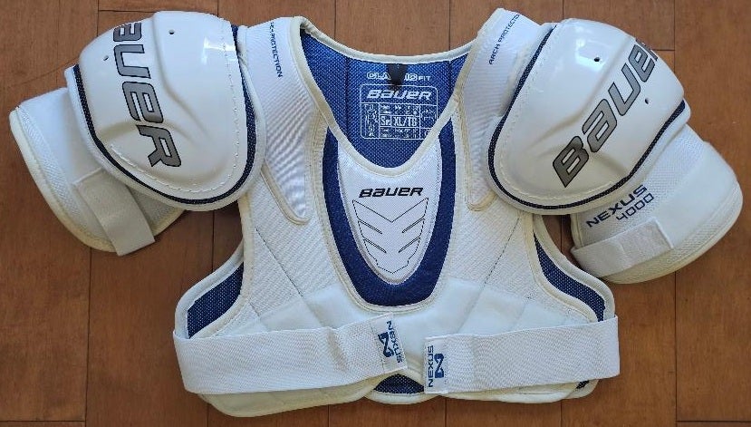 Bauer Nexus 4000 Shoulder Pads Size Senior Large/Extra Large (Used)