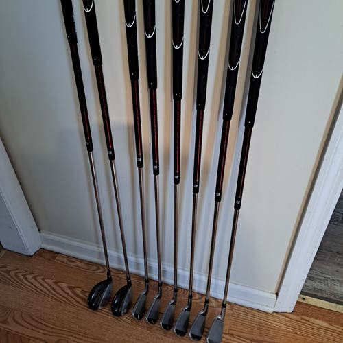 Men's Wilson Staff Wilson Staff D-FY Right Handed Iron Set 8 Pieces Graphite/Steel Shaft (Used)
