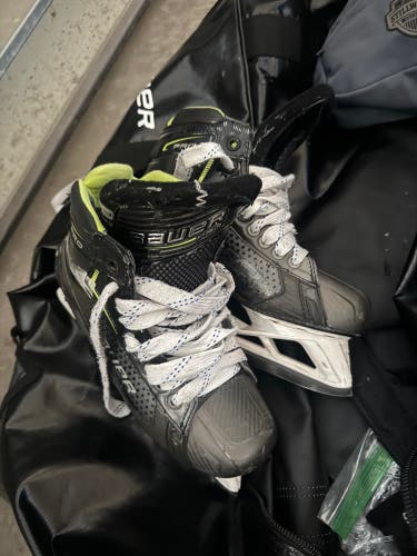 Bauer Pro Hockey Goalie Skates Regular Width  7 (Used)