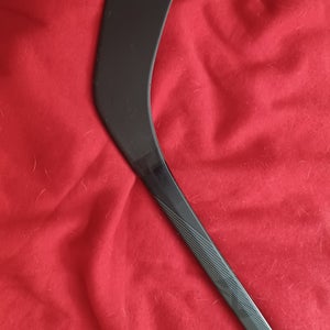 Intermediate Bauer Nexus E40 Left Hand Hockey Stick P28